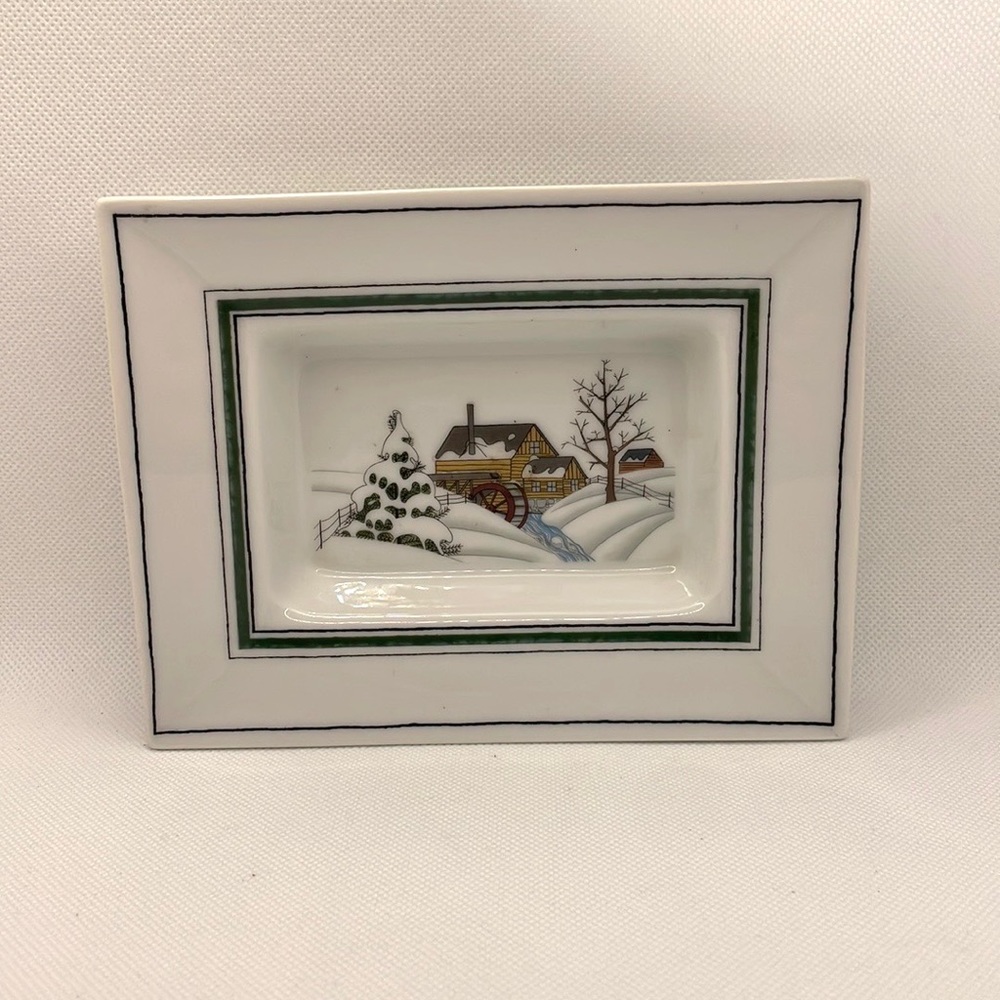 Estée Lauder 1978 Porcelain Soap Dish W/ Farmhouse Winter Design